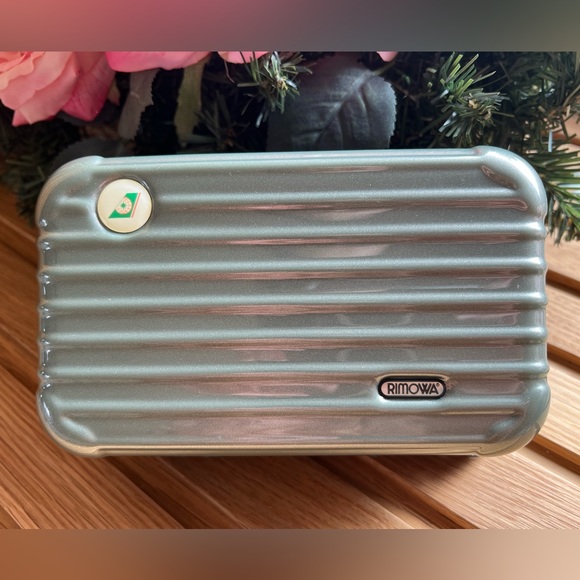 💚 RIMOWA💚 Mint Pearly Mini Travel Case - Picture 2 of 10